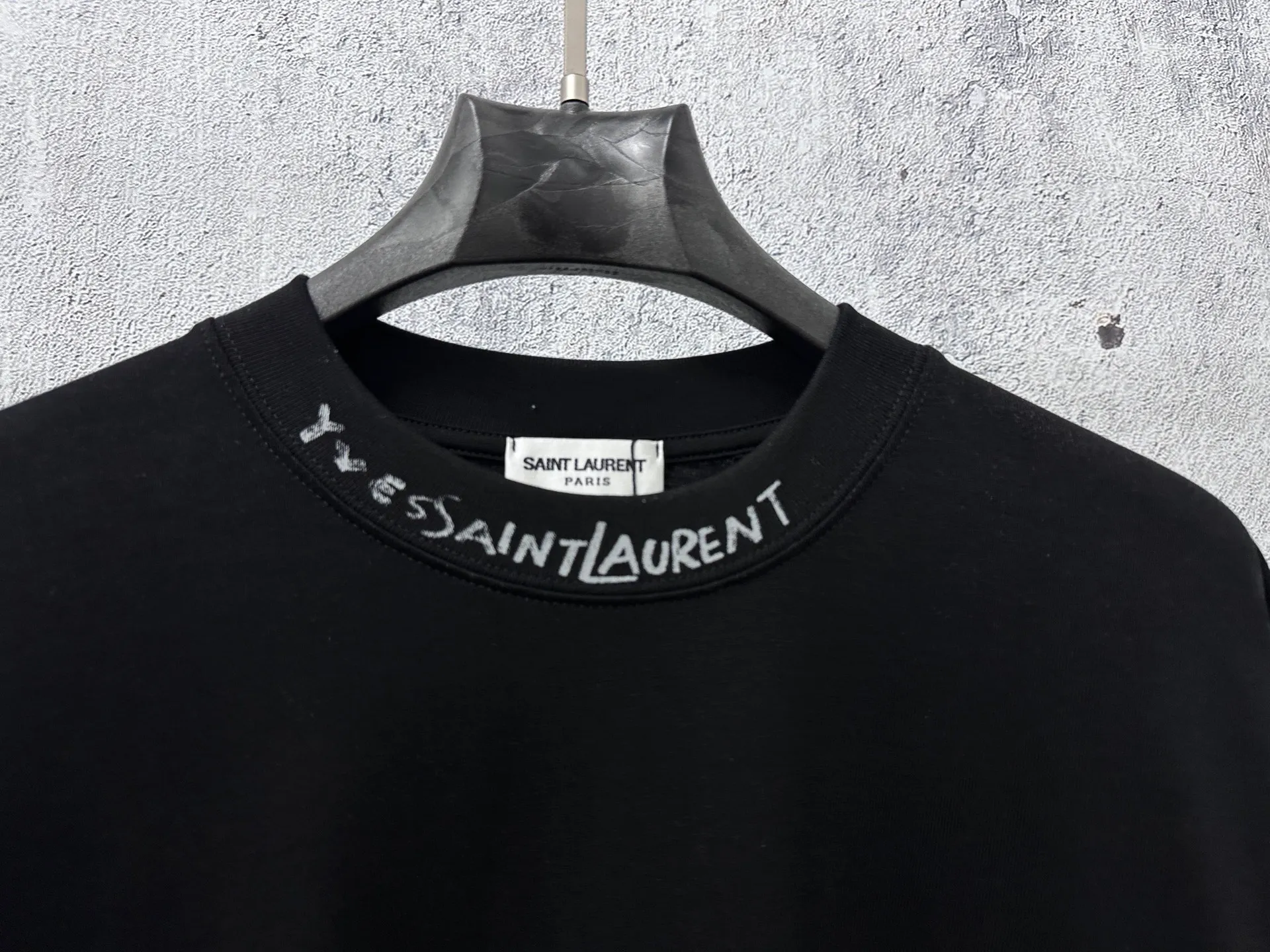 ￼ P85 【YSL】 Classiclogo t Classic 280 ! ， ，os ， ， Same Style。 ：Black，White Size：XS-L